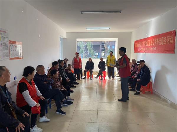 三十埠社区：书香敬老  爱不孤“读”1.jpg