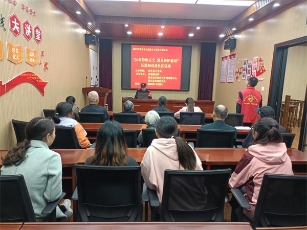县公安局：组织青年志愿者深入社区开展反恐宣传.jpg