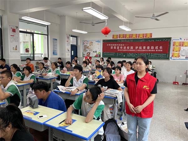 肥东经开区三十埠社区：禁毒宣传进校园 护航青春助成长3.jpg