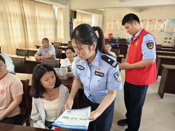 县公安局：组织青年志愿者到农村社区开展禁毒拒毒宣传 (1).jpg
