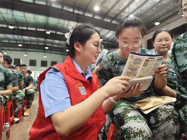 撮镇派出所：开学第一课  构建平安校园2.jpg