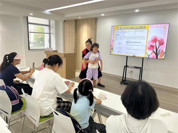 肥东经开区三十埠社区：学急救技能 为生命护航4.jpg