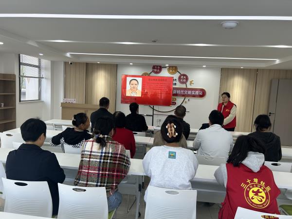 肥东经开区三十埠社区：学习道德模范 弘扬文明新风3.jpg
