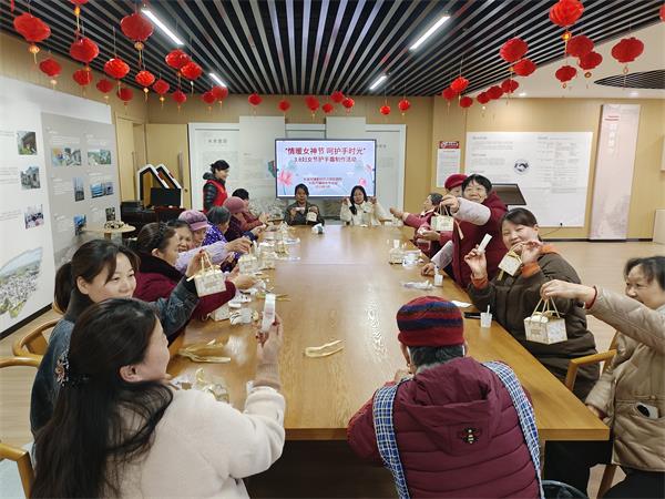 4a0518dab39396f5b286e24a4572ac4_看图王.jpg