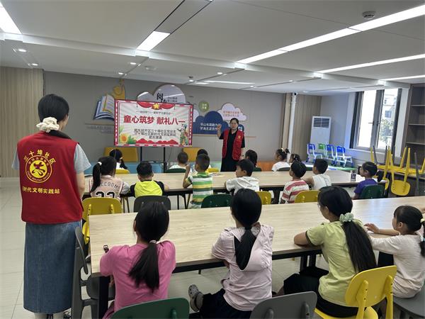 肥东经开区三十埠社区：童心筑梦 献礼八一1.jpg