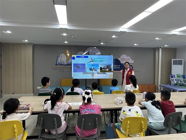 肥东经开区三十埠社区：巧手制风车 玩转阳光能2.jpg