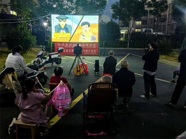 肥东经开区三十埠社区：忆光影岁月 聚邻里温情1.jpg