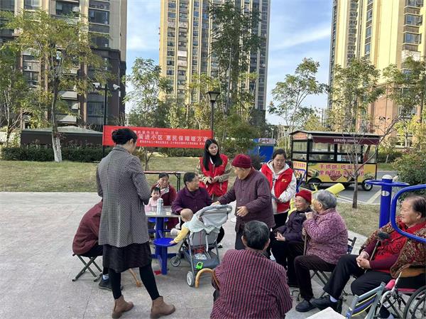 肥东经开区三十埠社区：医保政策进小区 惠民保障暖万家1 (1).jpg