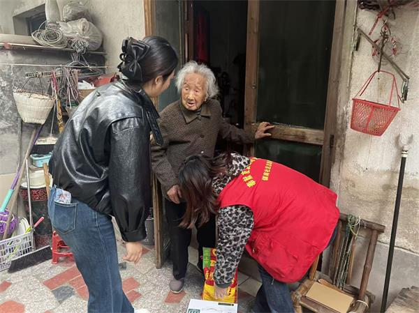 镇南2.jpg 镇南2.jpg