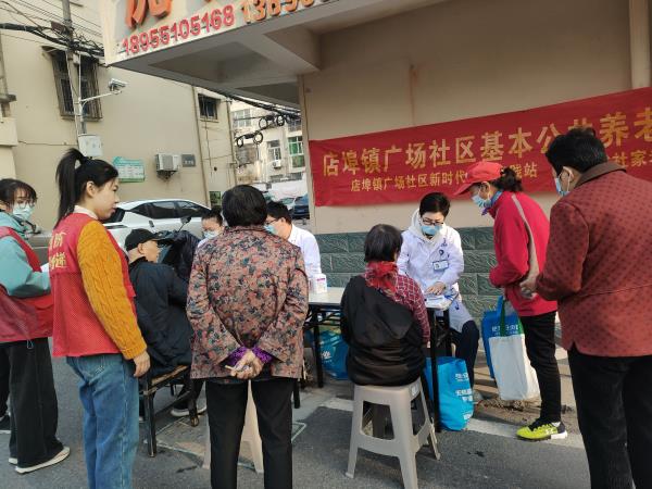 广场.jpg 广场.jpg