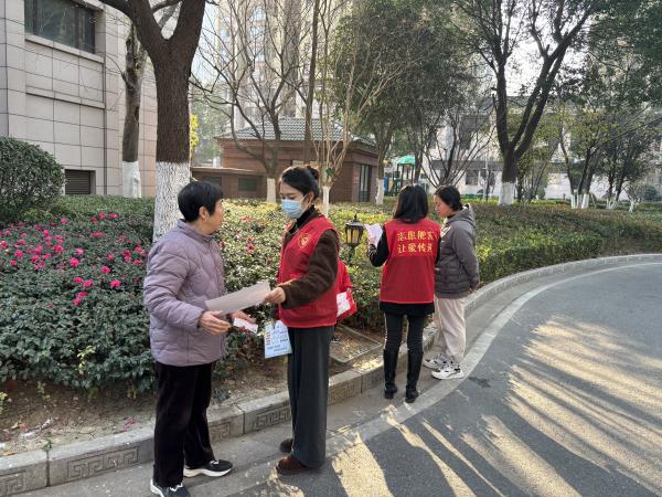 广场.jpg 广场.jpg