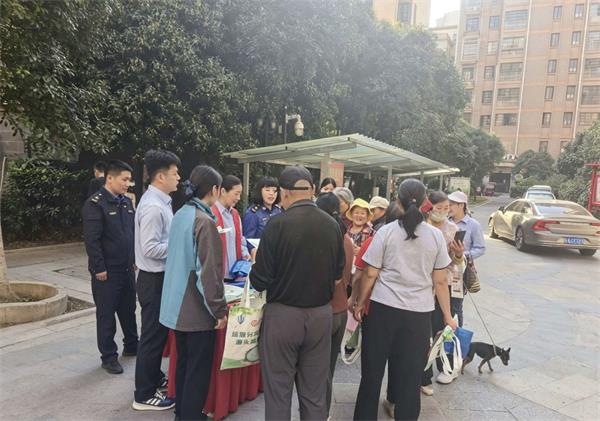 花园社区垃圾分类2.jpg 花园社区垃圾分类2.jpg