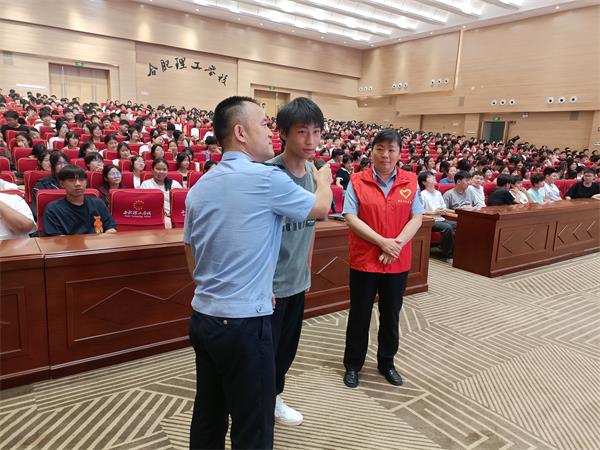 新城派出所：禁毒宣传进校园 我的青春不‘毒’行 (1).jpg