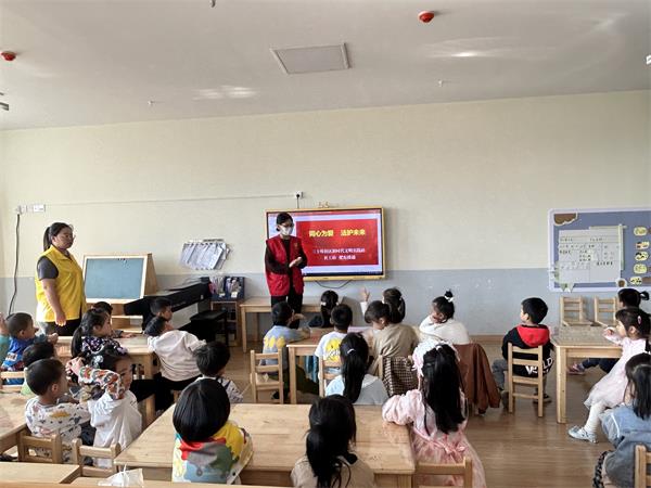 肥东经开区三十埠社区：同心为爱 法护未来（2）.jpg