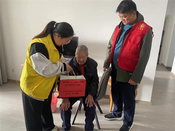 肥东经开区三十埠社区：重阳暖人心 共叙夕阳情(3).jpg