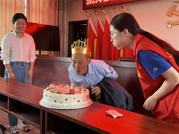 杨店乡老人过生日.png