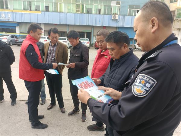 县公安局：深入肥东汽车站开展禁毒宣传 (1).jpg