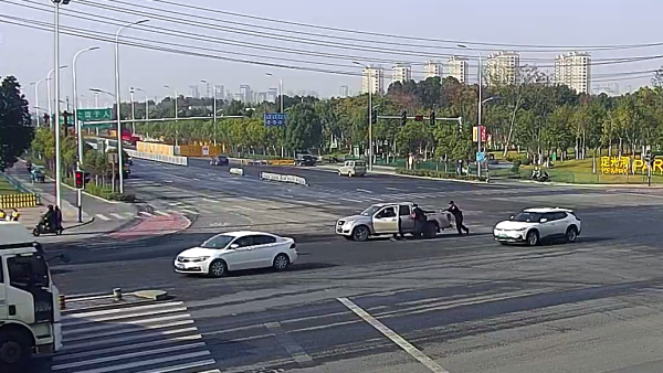 肥东县龙城路长江东路东南角交警球机-球机[00_04_39][20231120-100351](1).png