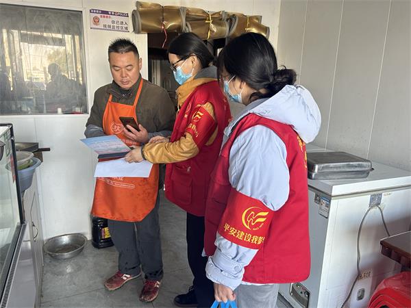 三十埠社区：平安建设齐参与  平安宣传入人心2.jpg