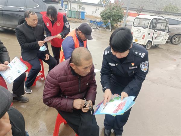 县公安局：组织青年志愿者到农村社区开展禁毒拒毒宣传 (1).jpg