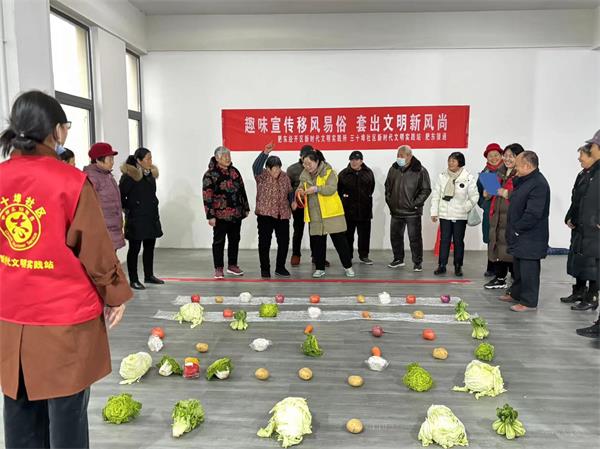 三十埠社区：趣味宣传移风易俗  套出文明新风尚1.jpg