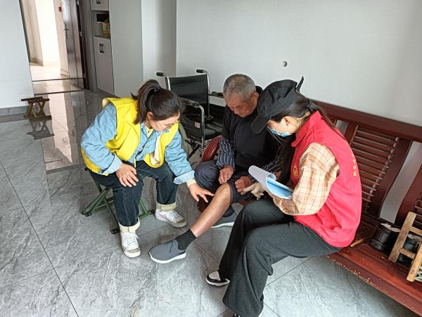 三十埠社区：春风送暖  关爱特殊群体3.jpg