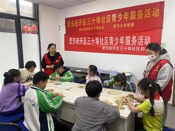 三十埠社区：劳动传美德  实践促成长1.jpg