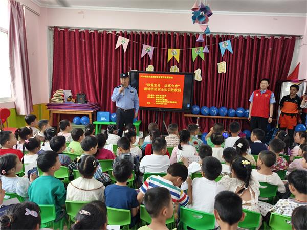 县公安局：组织民辅警志愿者开展趣味消防安全知识宣传.jpg