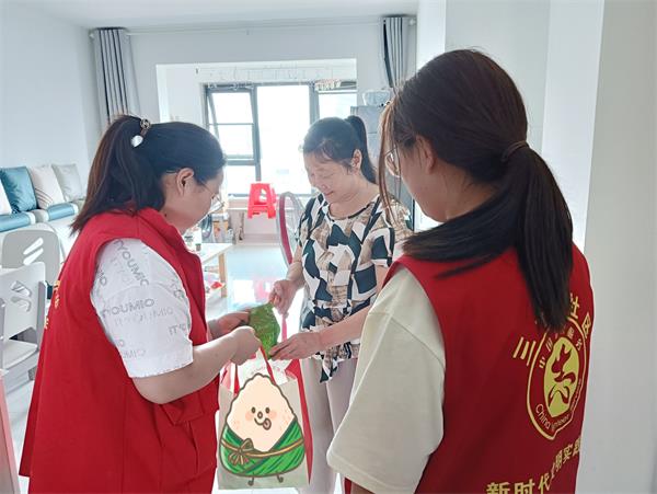 三十埠社区：端午佳节  关爱特殊群体2.jpg