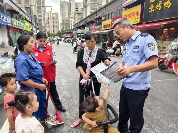 县公安局：组织青年公安志愿者开展联点共建志愿服务活动 (1).jpg