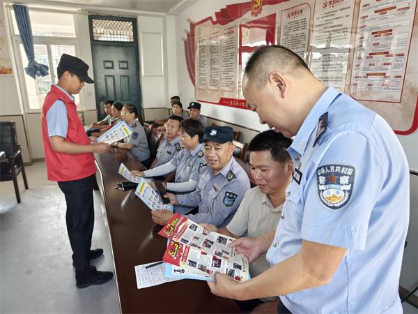 县公安局：组织开展文明交通志愿宣传活动 (1).jpg