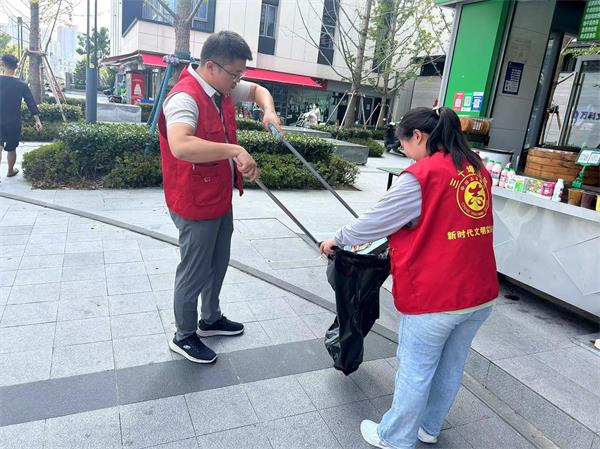 肥东经开区三十埠社区：“迎中秋 庆国庆”环境品质提升主题活动4.jpg