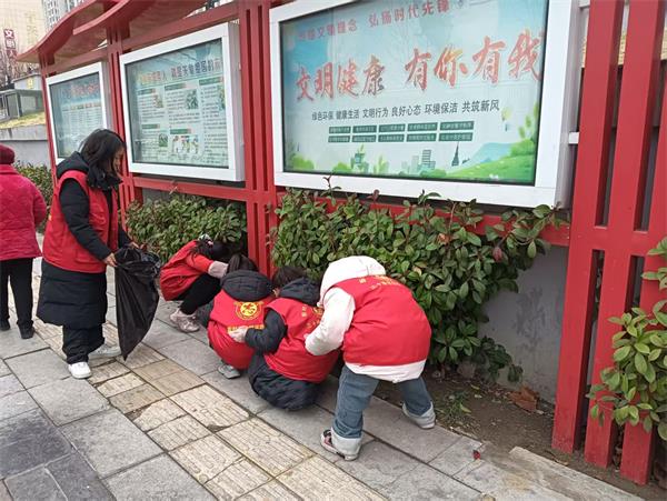 肥东经开区三十埠社区：“学雷锋 树新风”义务捡垃圾环保活动3.jpg