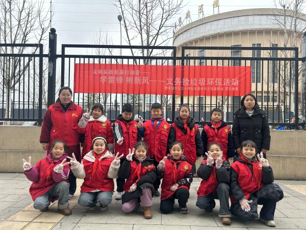 肥东经开区三十埠社区：“学雷锋 树新风”义务捡垃圾环保活动1.jpg