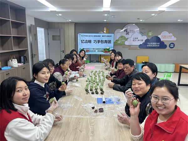 肥东经开区三十埠社区：忆清明 巧手包青团5.jpg