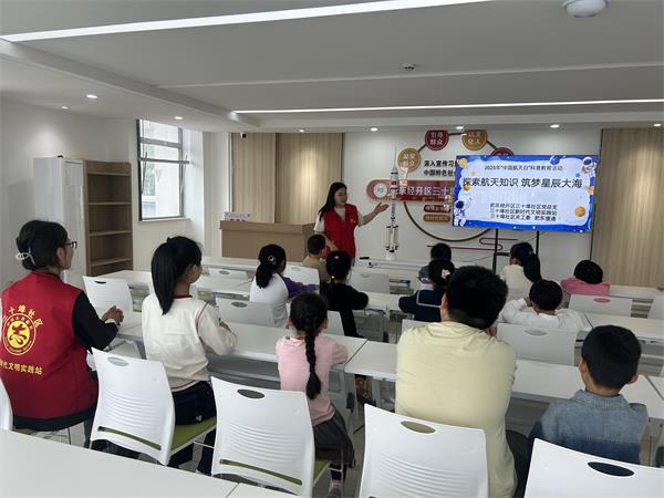 肥东经开区三十埠社区：探索航天知识 筑梦星辰大海1.jpg