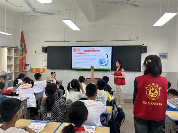 三十埠社区：开展防蜱虫防溺水宣传活动5.jpg