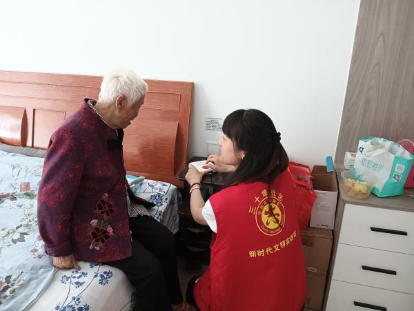 肥东经开区三十埠社区：“一键呼叫”必有应  “老有所安”添保障1.jpg