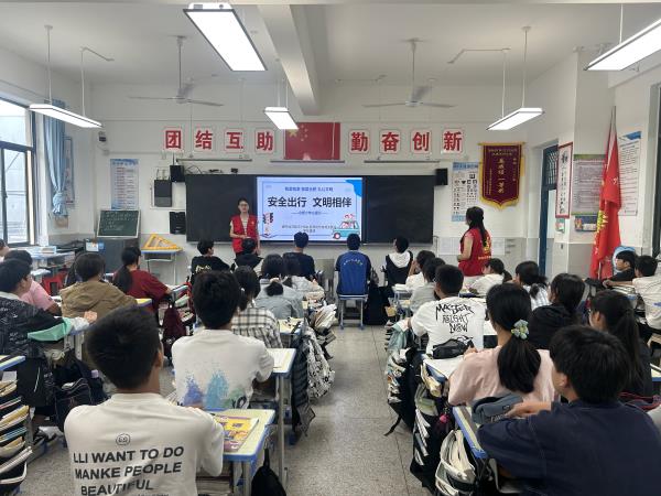 肥东经开区三十埠社区：文明交通进校园 安全出行护成长1.jpg