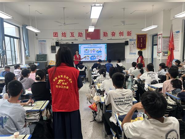 三十埠社区：筑牢防溺“安全网”  护航平安暑假1.jpg