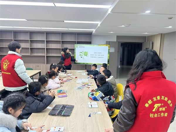 肥东经开区三十埠社区：童心绘立春 书签藏春意1.jpg