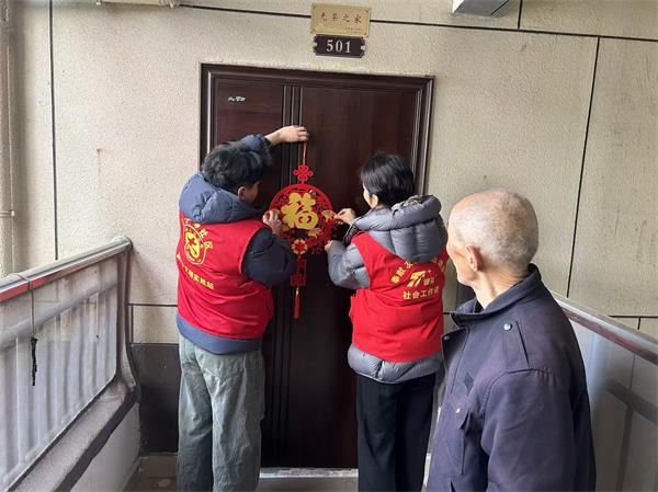 肥东经开区三十埠社区：福挂门楣 春满社区1.jpg