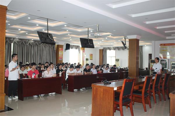 撮镇镇2.jpg 撮镇镇2.jpg
