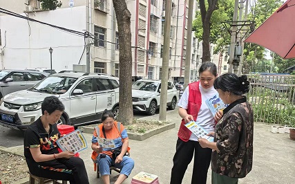 广场.jpg 广场.jpg