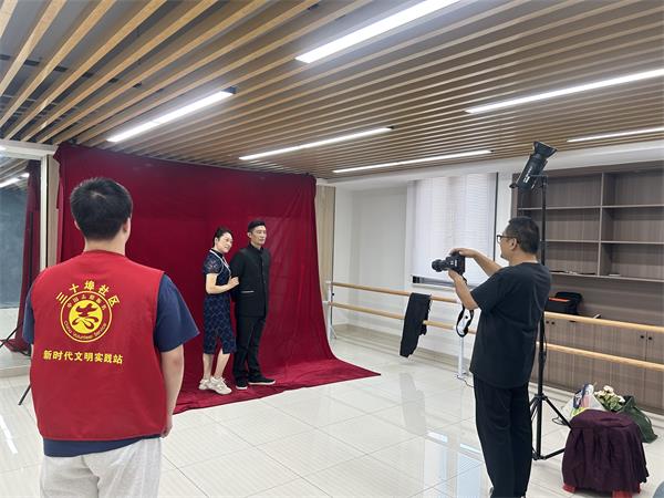 肥东经开区三十埠社区:定格朝夕爱意 传承七夕新风2.jpg