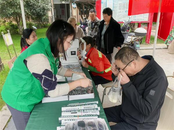 花园社区视力检查2.jpg 花园社区视力检查2.jpg